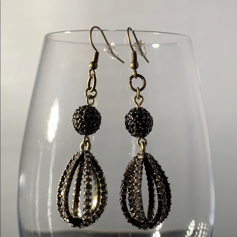 🌼Black and gold crystal embedded earrings🌼
